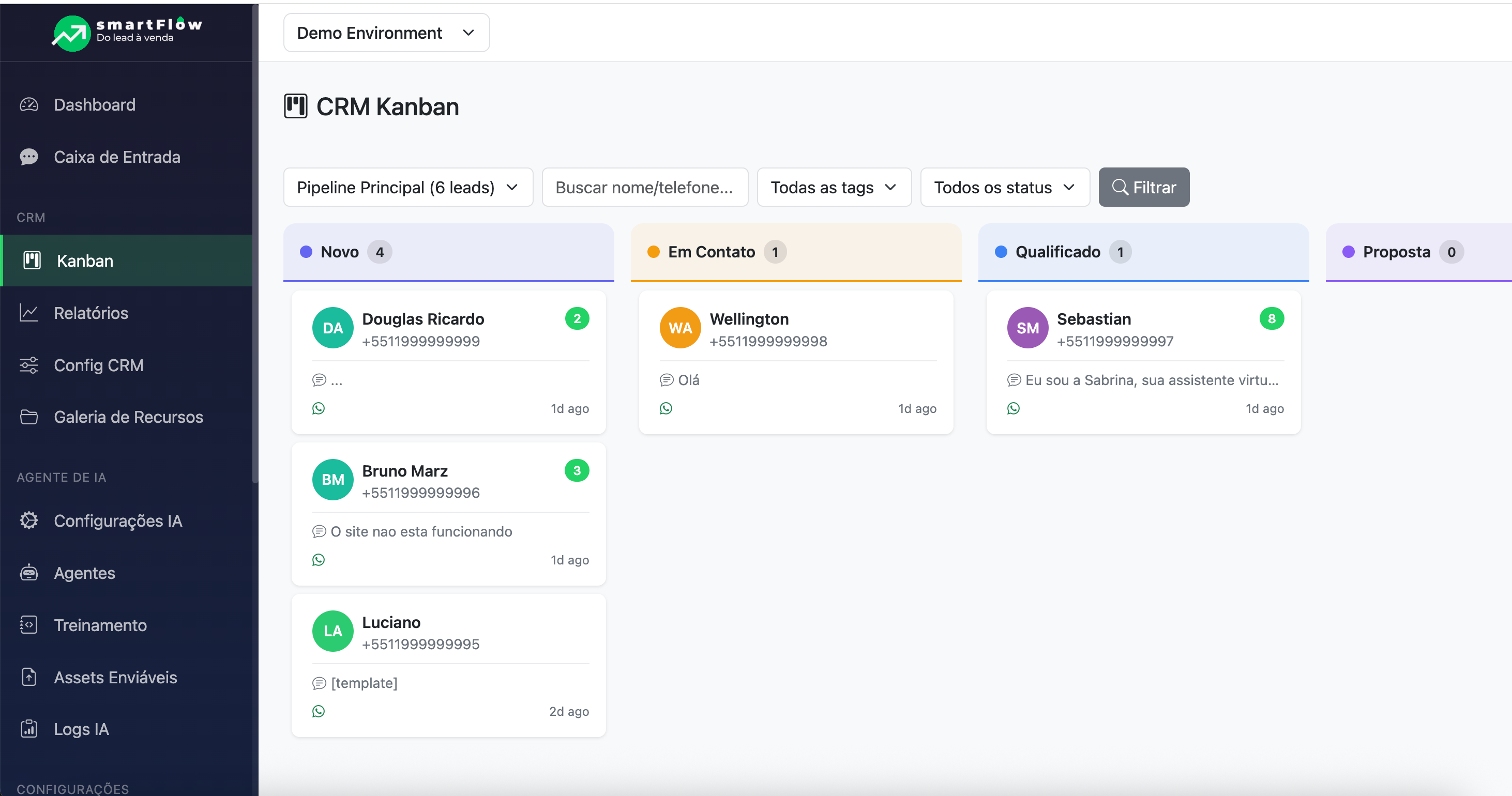 Dashboard do SmartFlow CRM mostrando o Kanban de leads com cards organizados por etapas do funil de vendas